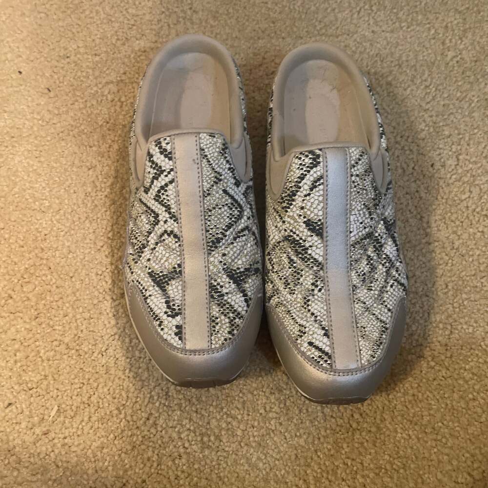 Easy Spirit Traveltime Slip-On Mule Gray Sparkle Snake Pattern Clogs